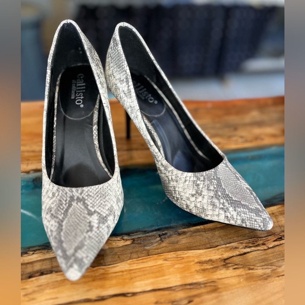 Callisto New Never worn snake print pump size 8